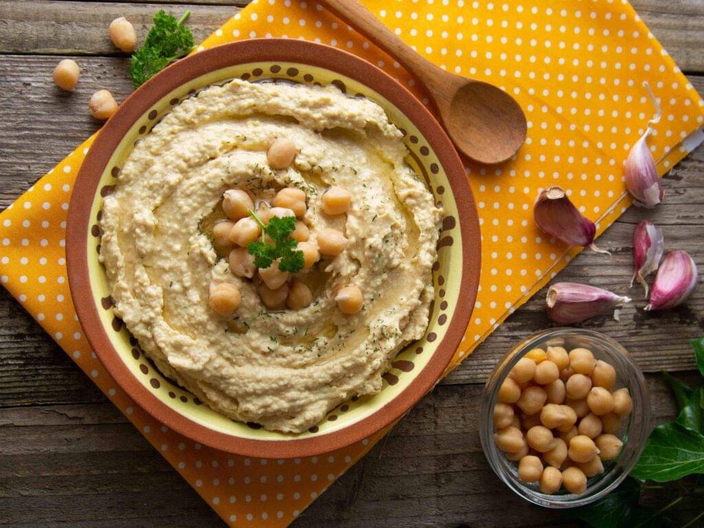 Torradas Integrais com Pasta de Grão-de-Bico