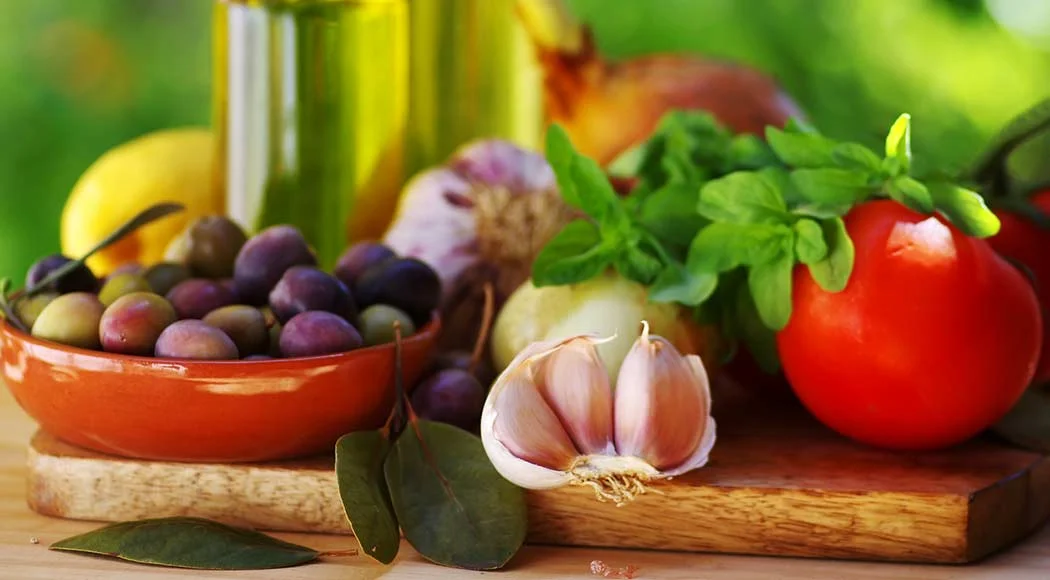 7 Alimentos da Dieta Mediterrânea que Previnem o Envelhecimento Precoce
