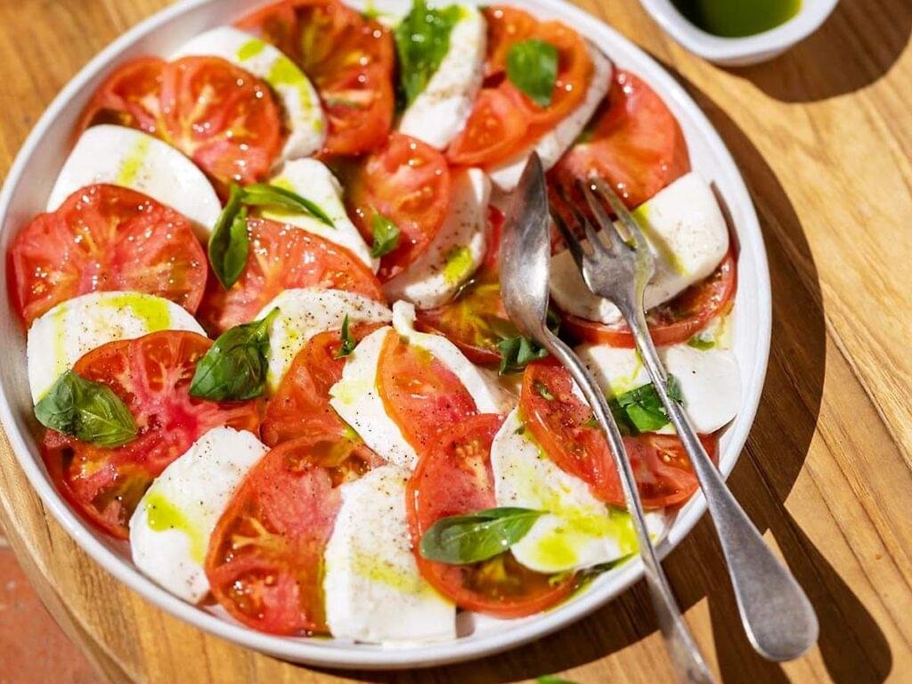 Salada Caprese com Toque Criativo