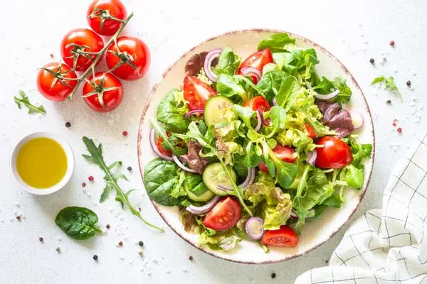 7 Saladas Mediterrâneas Criativas para Variar o Cardápio