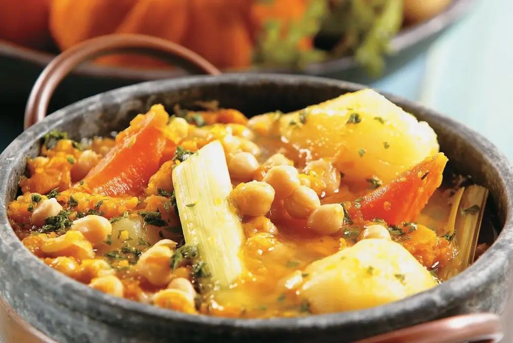 Ensopado de Grão-de-Bico com Legumes